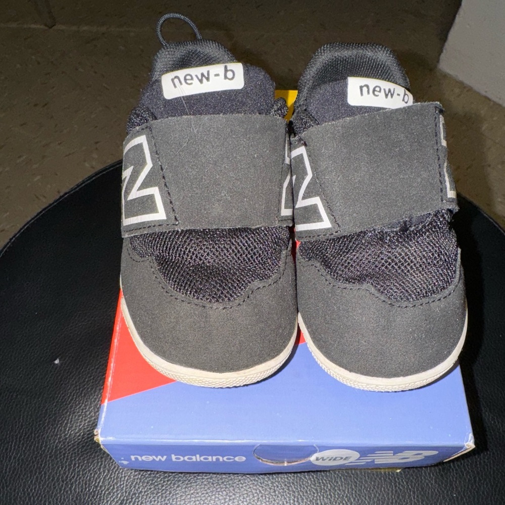 NEW BALANCE NEW B hook and loop